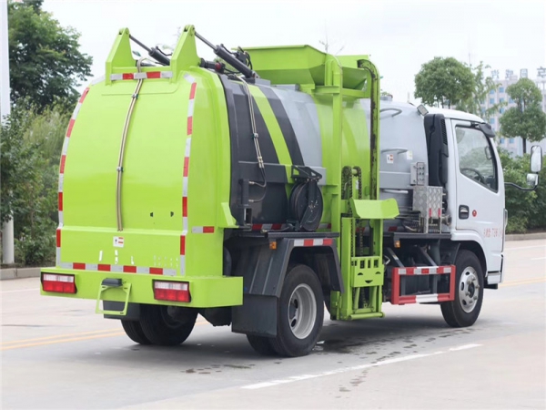 國(guó)六東風(fēng)小多利卡 4.5方 餐廚垃圾車(chē)