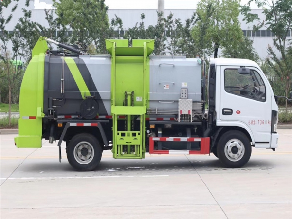 國(guó)六東風(fēng)小多利卡 4.5方 餐廚垃圾車(chē)