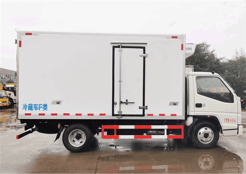 國(guó)六江鈴130馬力寬體冷藏車(chē)