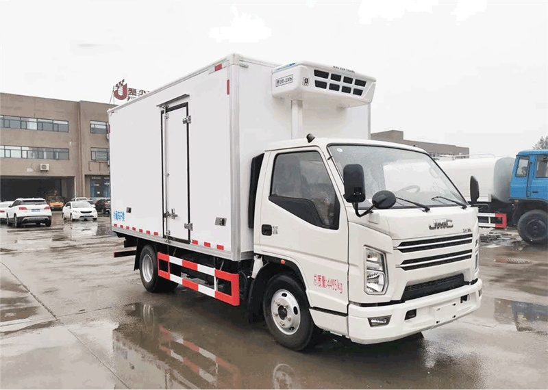 國(guó)六江鈴130馬力寬體冷藏車(chē)