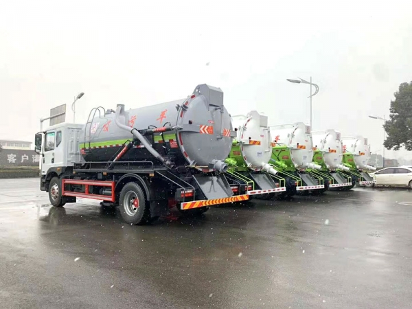 國(guó)六【10-12立方 】東風(fēng)多利卡D9吸污車(chē)