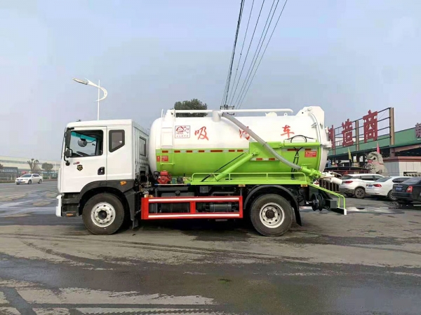 國(guó)六【10-12立方 】東風(fēng)多利卡D9吸污車(chē)